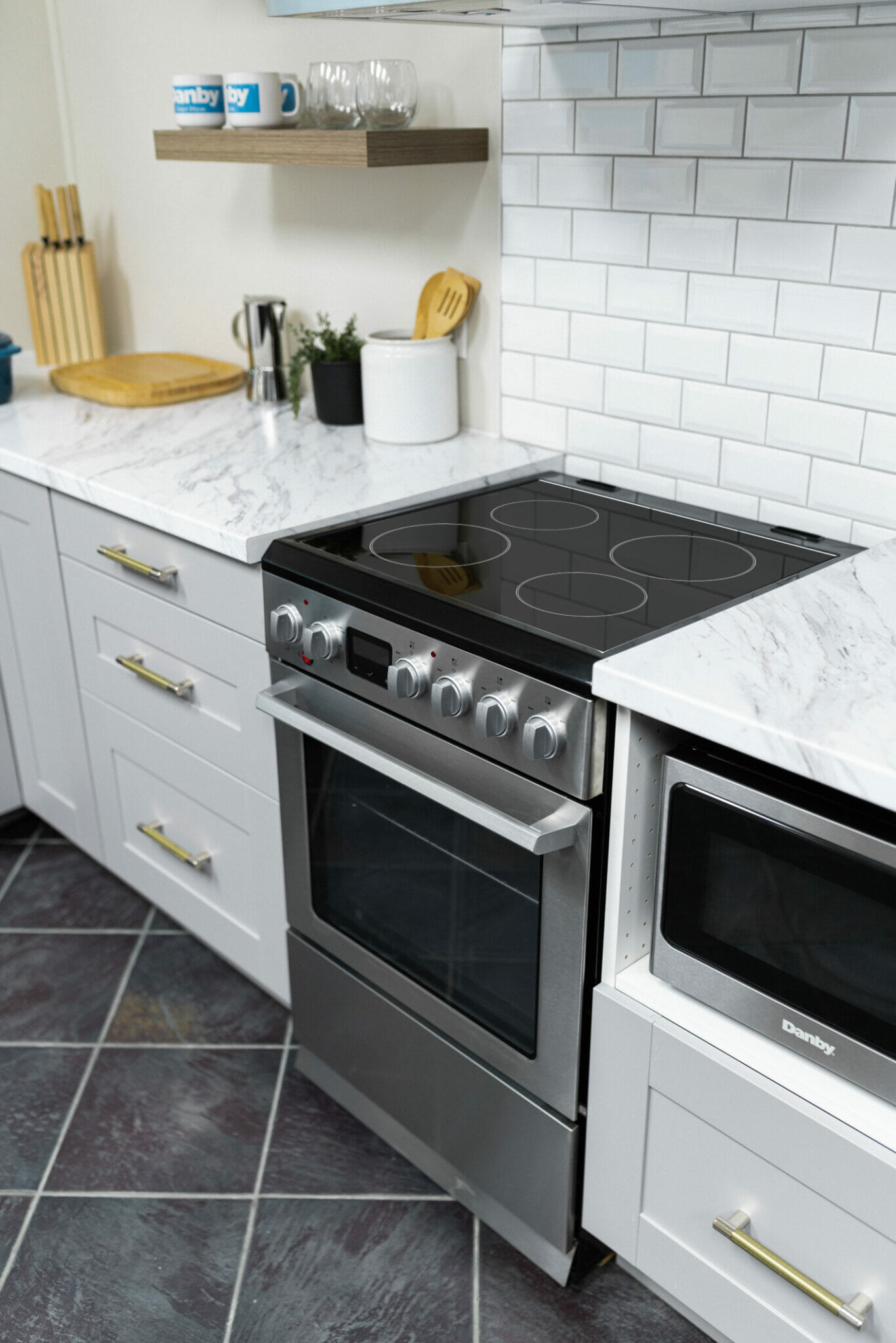 Danby 24in TruAirFry Smooth top Slidein Electric Range in Stainless